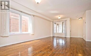 23 Baltic St in Richmond Hill, ON - Building Photo - Building Photo
