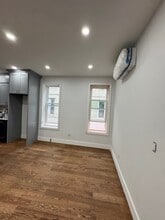 275 E 55th St, Unit 1 in Brooklyn, NY - Foto de edificio - Building Photo