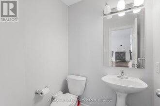 100 Lerta Way in Ottawa, ON - Building Photo - Building Photo