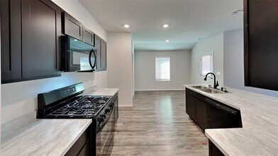 6141 Bradford Pear Ln in Edmond, OK - Building Photo - Building Photo