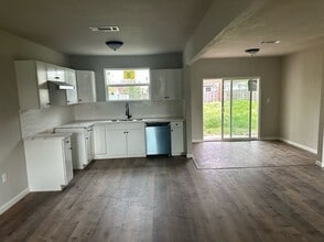 1724 McKinley Ave in Hanford, CA - Building Photo - Building Photo