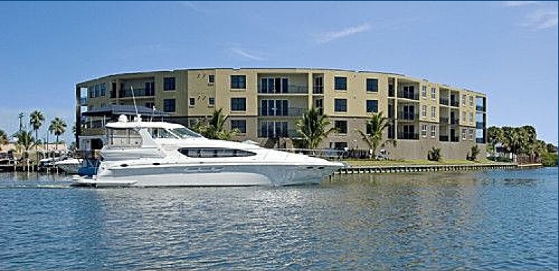 Harbor Club Condominiums in Cocoa Beach, FL - Building Photo