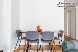 279 E 44th St in New York, NY - Building Photo - Building Photo