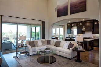 6825 Entwistle Rd in Frisco, TX - Foto de edificio - Building Photo