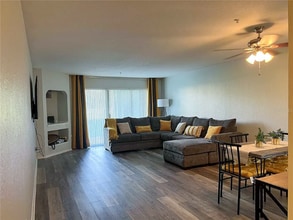 14025 Fairway Island Dr in Orlando, FL - Building Photo - Building Photo