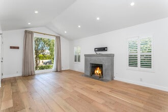 1444 Stearns Dr in Los Angeles, CA - Building Photo - Building Photo