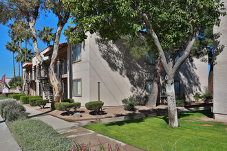 Somerset Place Apartments in Tucson, AZ - Foto de edificio - Building Photo