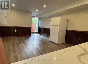 4 Dantek Ct in Brampton, ON - Building Photo - Building Photo