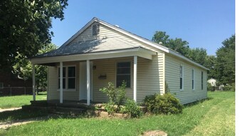 715 E Queen Pl in Tulsa, OK - Building Photo