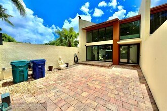 7760 SW 103rd Pl in Miami, FL - Building Photo - Building Photo