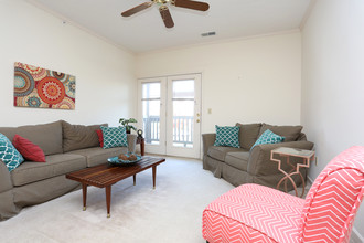 Georgetown Oaks Apartments in Georgetown, KY - Building Photo - Interior Photo