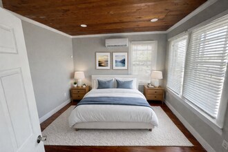 2115 Broadway Avenue J in Galveston, TX - Foto de edificio - Building Photo