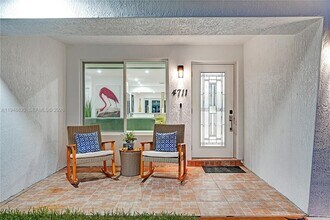 4711 SW 42nd Terrace in Fort Lauderdale, FL - Building Photo - Building Photo