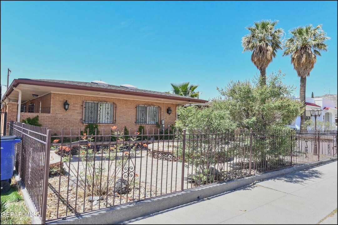 3030 Aurora Ave in El Paso, TX - Building Photo