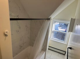 106 Taylor St in Providence, RI - Building Photo