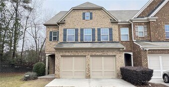 2160 Greencrest Cir in Alpharetta, GA - Building Photo