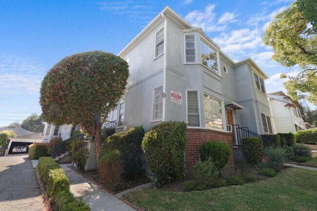455 Midvale Avenue, in Los Angeles, CA - Building Photo - Building Photo