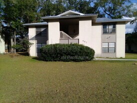 467 Lombard St in Orange Park, FL - Building Photo