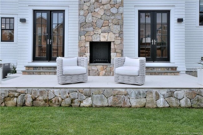 18 Danbury Ave in Westport, CT - Building Photo - Building Photo