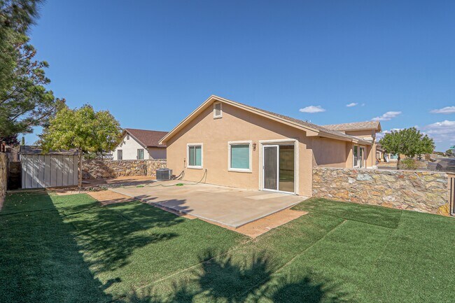 14336 Desert Sage Dr in Horizon City, TX - Building Photo - Building Photo