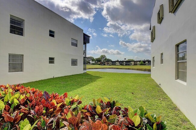 974 Normandy Trail, Unit 974 in Delray Beach, FL - Building Photo - Building Photo