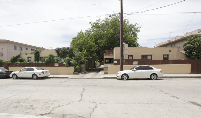 5023 Bakman Ave in North Hollywood, CA - Building Photo - Building Photo