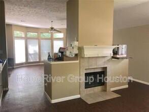 3536 Pine Valley Dr in Pearland, TX - Building Photo - Building Photo