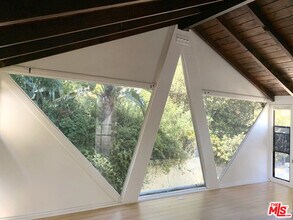 8437 Ridpath Dr in Los Angeles, CA - Building Photo - Building Photo