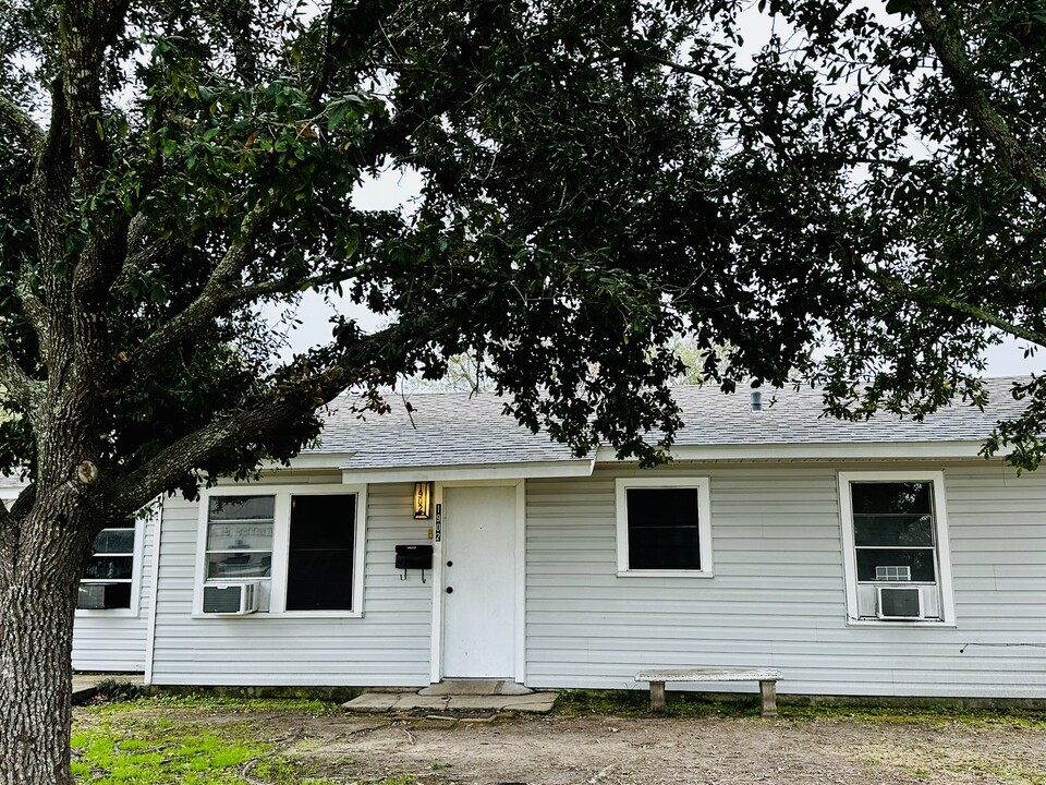 1902 Jones St in Westlake, LA - Building Photo