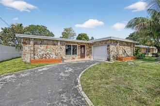 2521 NW 72nd Ave in Sunrise, FL - Building Photo - Building Photo
