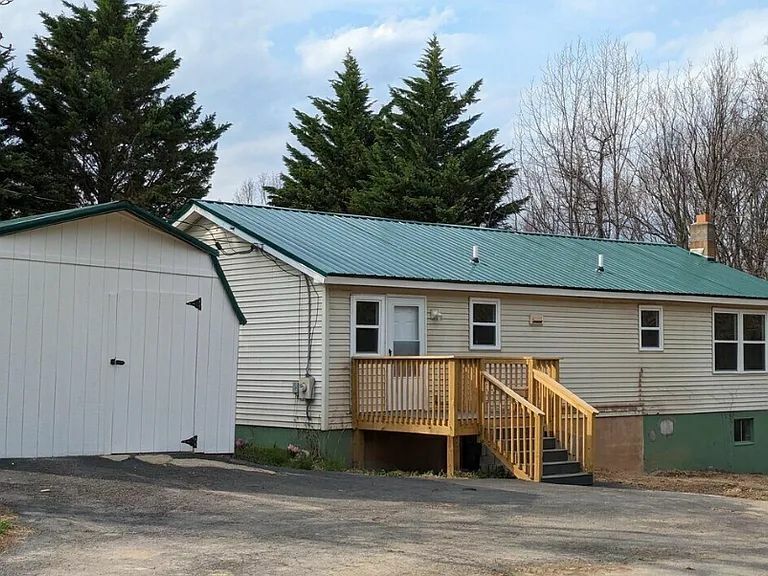 62 Apple Orchard Ct in Berkeley Springs, WV - Building Photo