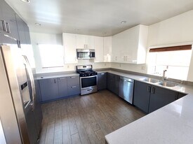 6635 Irvine Ave, Unit 2 in North Hollywood, CA - Building Photo