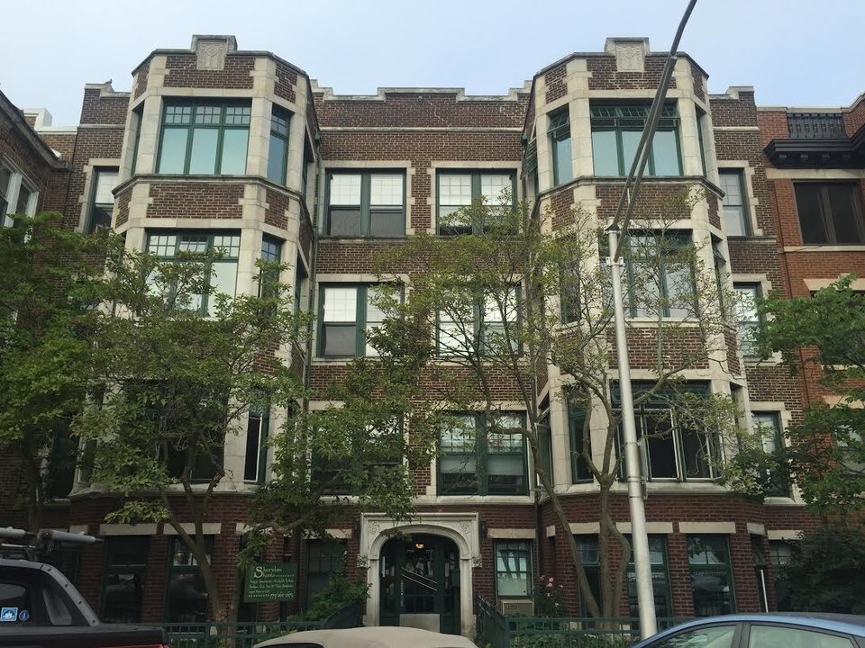 7710 N Eastlake Ter in Chicago, IL - Building Photo