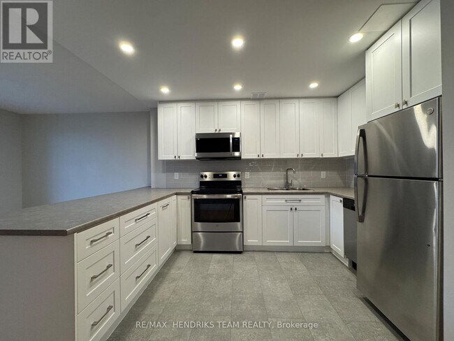 39 Leaside Dr in St Catharines, ON - Building Photo - Building Photo