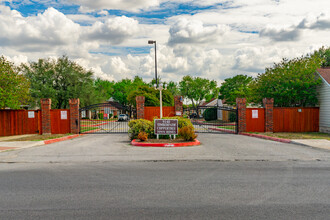 Coppertree Town Homes in San Antonio, TX - Building Photo - Building Photo