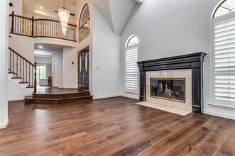 7409 Hardwick Dr in Garland, TX - Foto de edificio - Building Photo