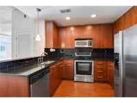 3324 Peachtree St NE in Atlanta, GA - Building Photo - Building Photo