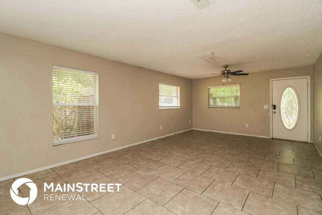 313 Apopka Hills Cir in Apopka, FL - Building Photo