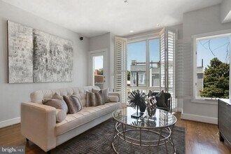 2302 17th St NW in Washington, DC - Building Photo - Building Photo