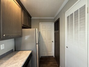 10610 State Rte 762 in Lockbourne, OH - Foto de edificio - Building Photo