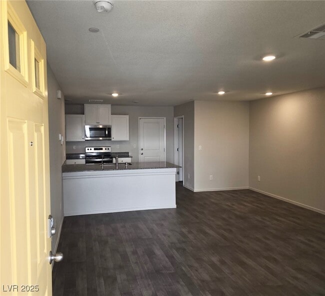 1130 Scarlet Sparrow St in Henderson, NV - Building Photo - Building Photo