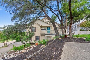 504 Lakeshore Cir in Lago Vista, TX - Building Photo
