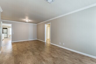 5359 Fredericksburg Rd in San Antonio, TX - Building Photo - Building Photo