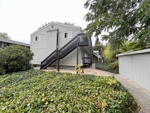 Brown Street, 102-156 in Napa, CA - Foto de edificio - Interior Photo