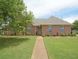 5510 April Forest Dr in Memphis, TN - Building Photo