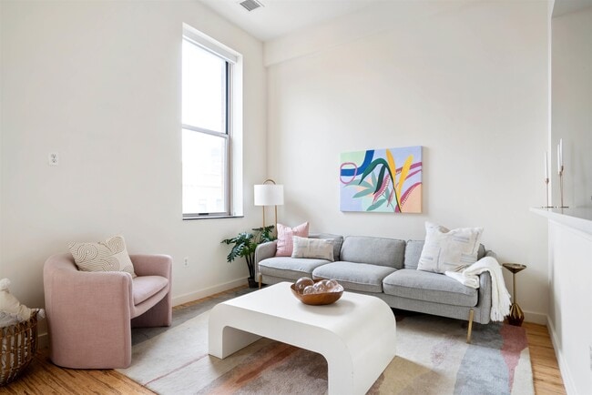 232 PAVONIA Ave in Jersey City, NJ - Building Photo - Building Photo