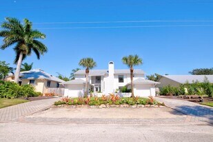 5125 SE Matousek St in Stuart, FL - Building Photo