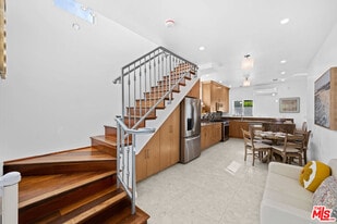 10623 W Olympic Blvd in Los Angeles, CA - Building Photo