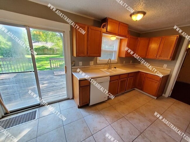 11121 E 56th Terrace in Raytown, MO - Building Photo - Building Photo