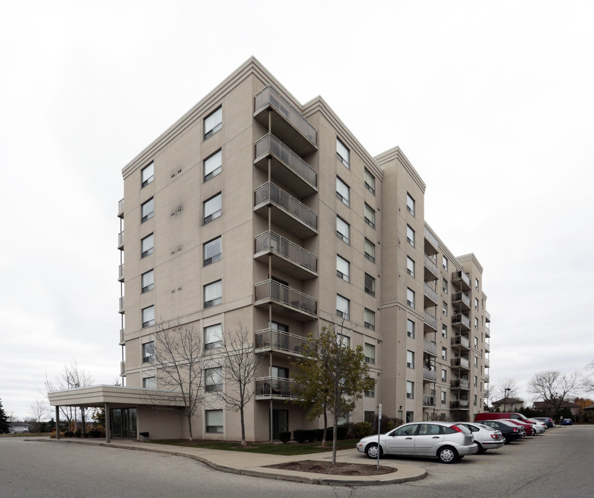 Auburn Green in Waterloo, ON - Building Photo